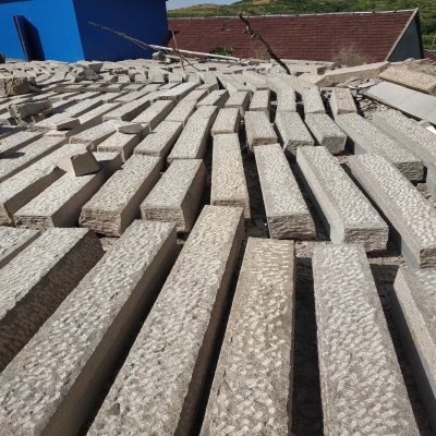 Rough hammered/picked Finland curbstone